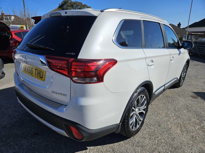 MITSUBISHI OUTLANDER