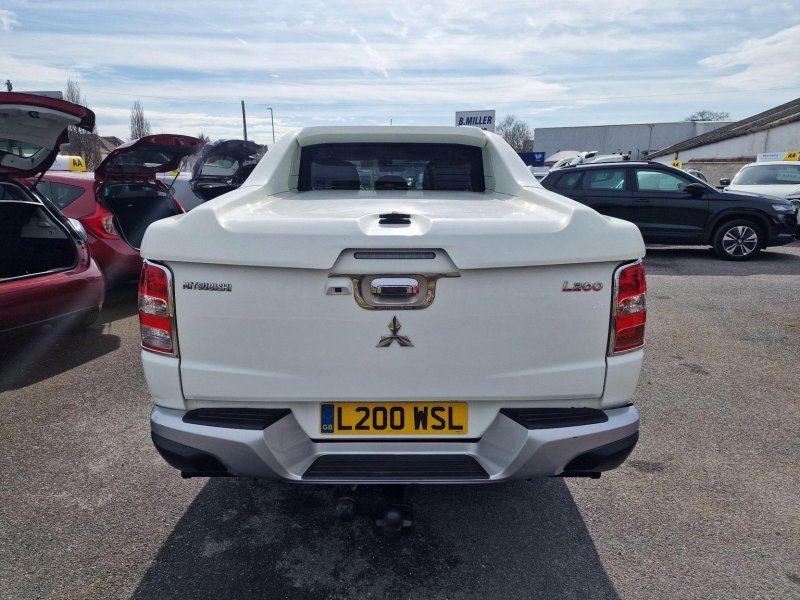 MITSUBISHI L200