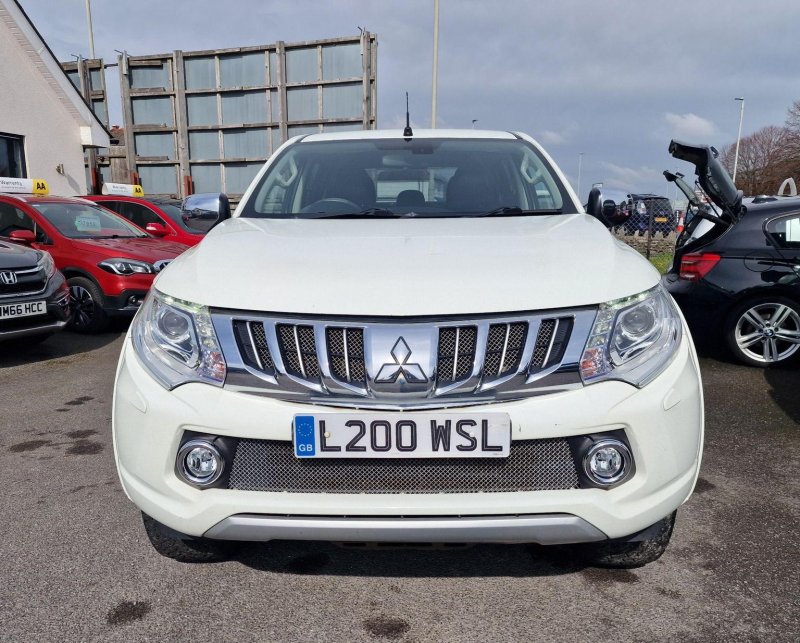 MITSUBISHI L200