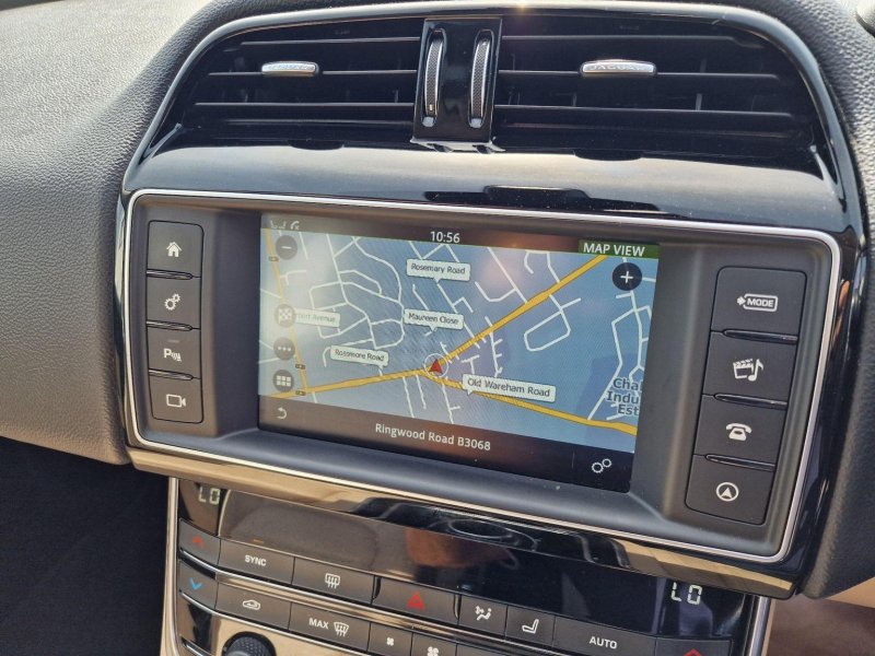 JAGUAR XE
