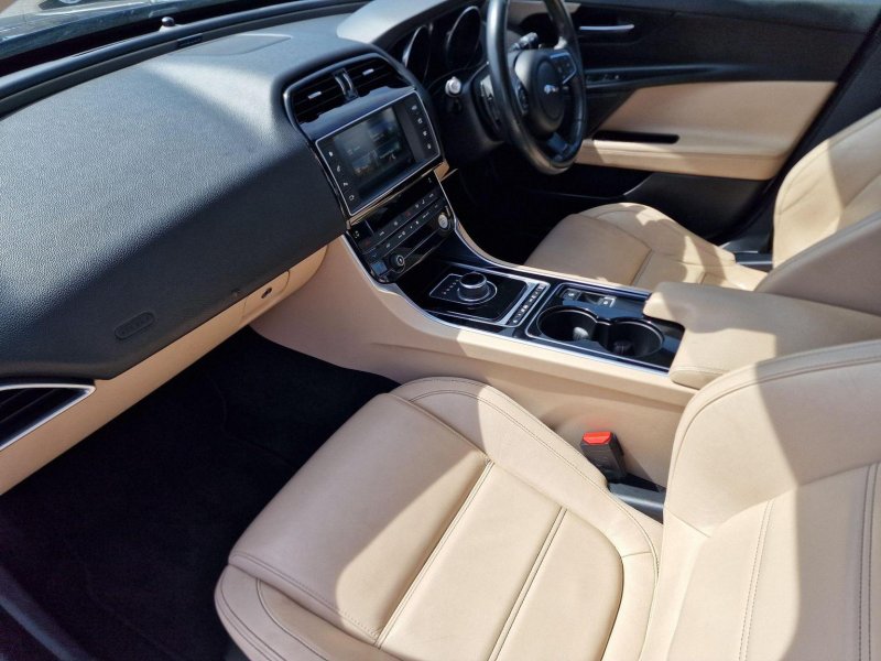 JAGUAR XE